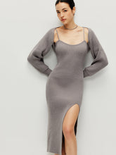 Geripptes Shrug-Strickkleid mit Herzausschnitt